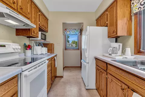 Kitchen - 920 Meadow Ln, Willmar, MN 56201 photo 1 of 4