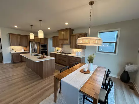17924 Headwaters Dr, Lakeville, MN 55044