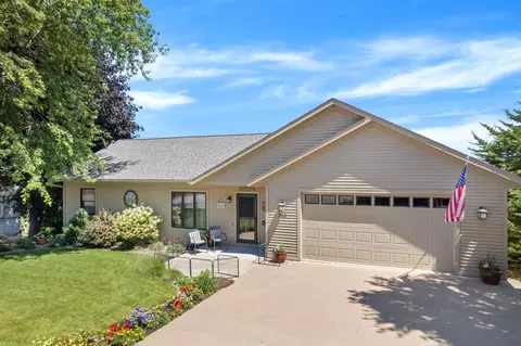Exterior - 329 2nd St E, Wabasha, MN 55981 photo 2 of 8
