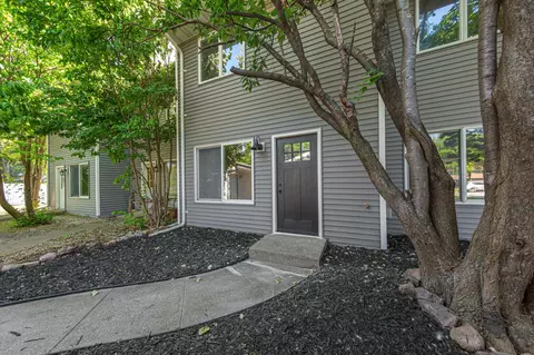1641 Pleasant View Dr, North Mankato, MN 56003