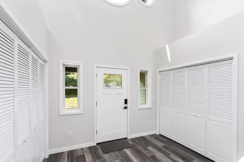 Entry Way - 417 Elk St, Duluth, MN 55803 photo 4 of 13