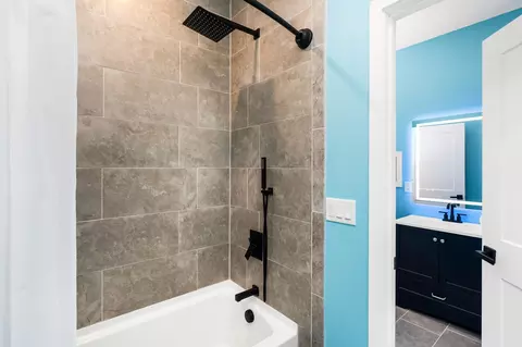 Bath - 417 Elk St, Duluth, MN 55803 photo 6 of 6