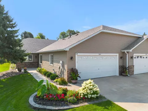 7632 Newbury Rd, Woodbury, MN 55125