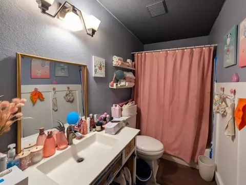 Bath - 3105 3rd Ave NW, Willmar, MN 56201 photo 2 of 5