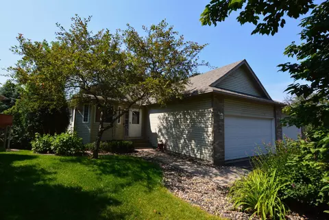 7119 48th St N, Oakdale, MN 55128