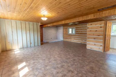 Living - 512 Pinetree Dr, Perham, MN 56573 photo 5 of 6