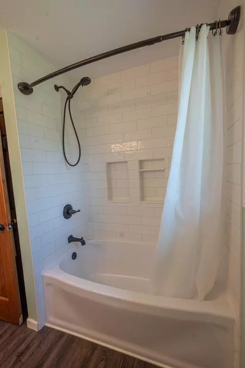 Bath - 512 Pinetree Dr, Perham, MN 56573 photo 2 of 3