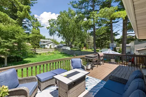 2006 River Hills Dr, Burnsville, MN 55337