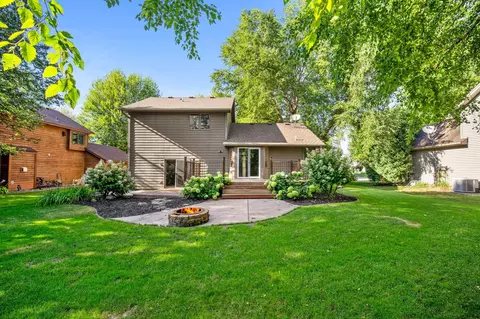Exterior - 960 Wildflower Ct, Eagan, MN 55123 photo 6 of 7