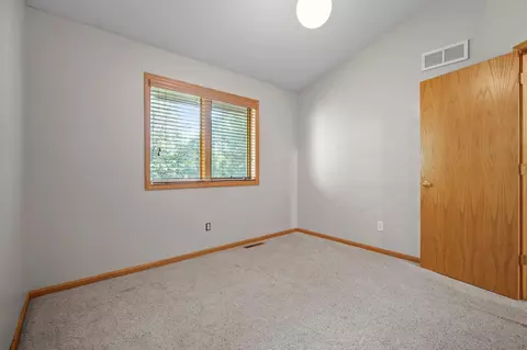 Bedroom - 960 Wildflower Ct, Eagan, MN 55123 photo 4 of 9