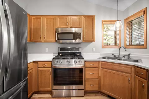 Kitchen - 960 Wildflower Ct, Eagan, MN 55123 photo 2 of 3