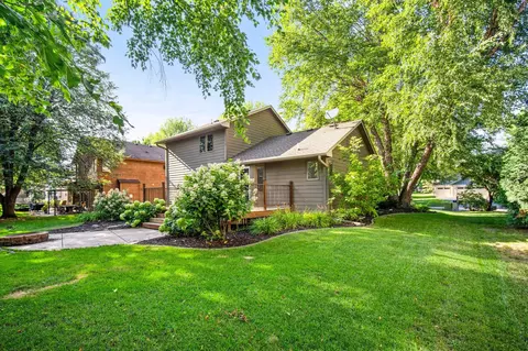 Exterior - 960 Wildflower Ct, Eagan, MN 55123 photo 5 of 7