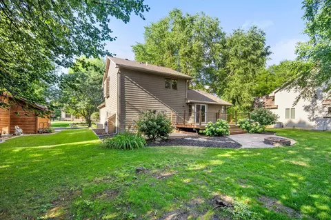 Exterior - 960 Wildflower Ct, Eagan, MN 55123 photo 4 of 7