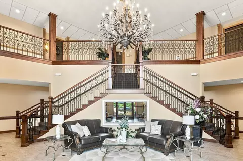 150 E Travelers Trl #323, Burnsville, MN 55337