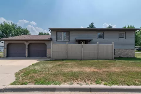 407 5th Ave SW, Little Falls, MN 56345