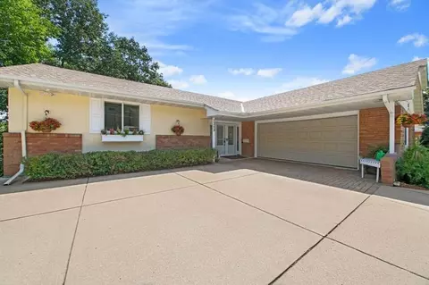 1329 Kassan Dr, South Saint Paul, MN 55075