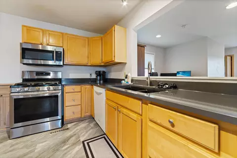 Kitchen - 4073 Reinke Rd, Duluth, MN 55811 photo 2 of 2