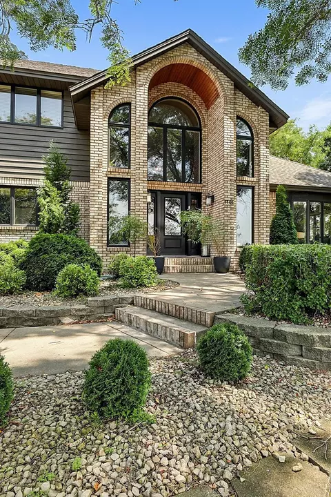 Exterior - 1701 Casselberry Rd, Saint Cloud, MN 56303 photo 3 of 9
