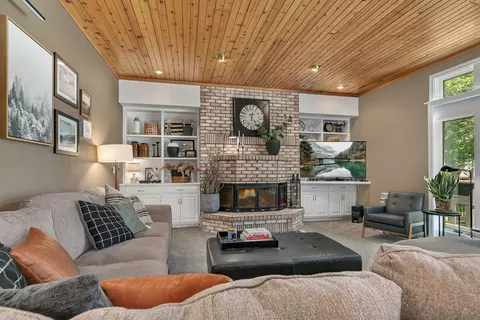 Living - 1701 Casselberry Rd, Saint Cloud, MN 56303 photo 4 of 10