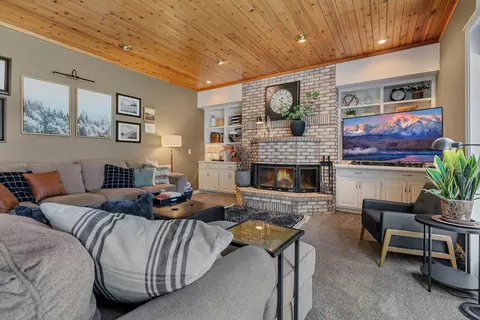 Living - 1701 Casselberry Rd, Saint Cloud, MN 56303 photo 6 of 10