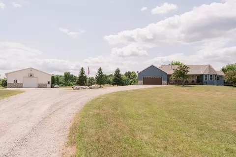 9199 50th St NW, Annandale, MN 55302