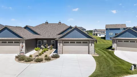 885 Picadilly Ln NW, Rochester, MN 55901
