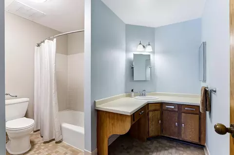 Bath - 2425 E Franklin Ave #303, Minneapolis, MN 55406 photo 1 of 1