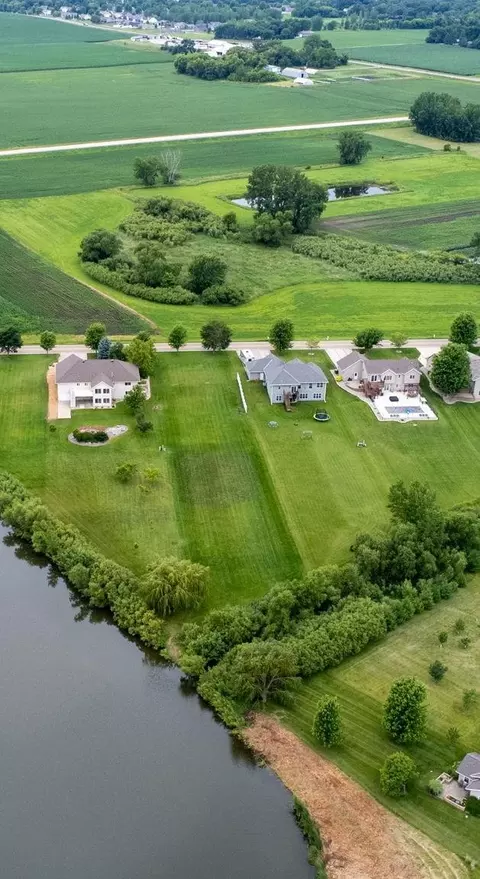 1165 Dale St SW, Hutchinson, MN 55350