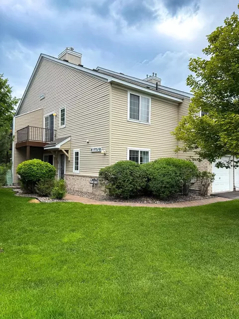 2225 Ranchview Ln N #1, Plymouth, MN 55447