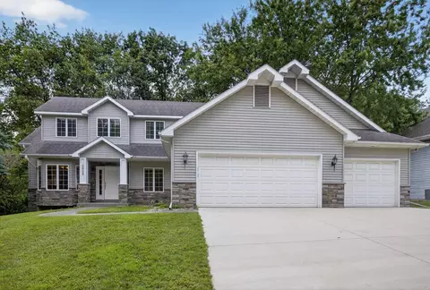 2032 Fox Valley Dr SW, Rochester, MN 55902