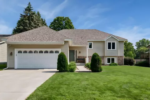 15481 Michele Ln, Eden Prairie, MN 55346