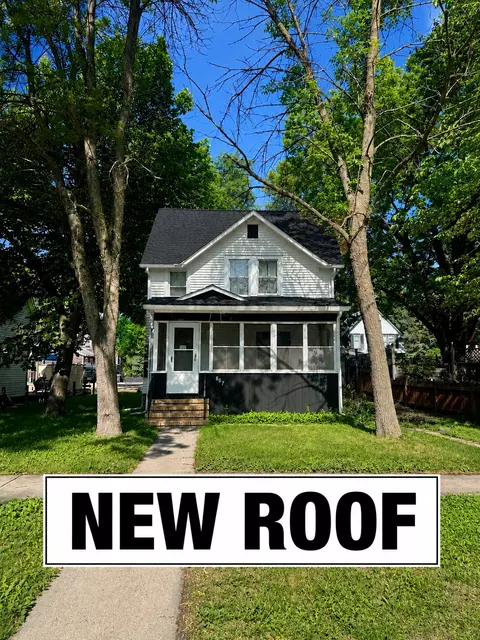 807 5th St S, Moorhead, MN 56560
