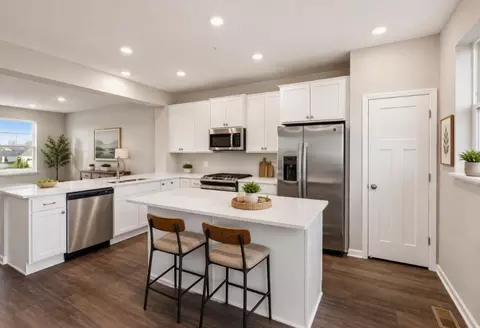 10350 Birchwood Cir, Chaska, MN 55318