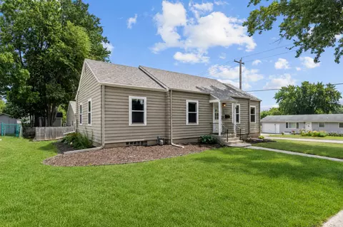 Exterior - 949 7th Ave SW, Faribault, MN 55021 photo 5 of 6