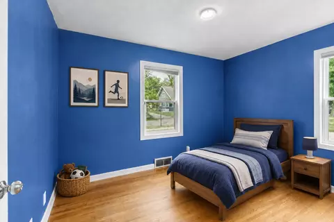 Bedroom - 949 7th Ave SW, Faribault, MN 55021 photo 3 of 3