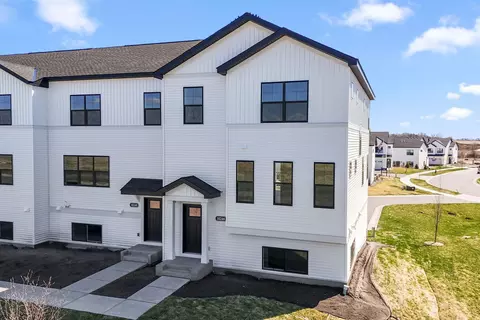 10384 Birchwood Cir, Chaska, MN 55318