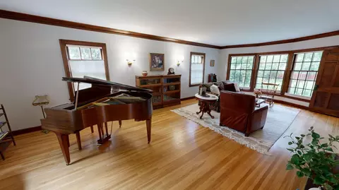 Living - 420 9th St SW, Willmar, MN 56201 photo 5 of 6