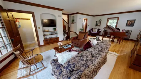 Living - 420 9th St SW, Willmar, MN 56201 photo 2 of 6