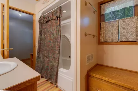Bath - 2989 140th St E, Dundas, MN 55019 photo 1 of 3