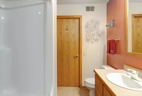 Bath - 2989 140th St E, Dundas, MN 55019 photo 2 of 3