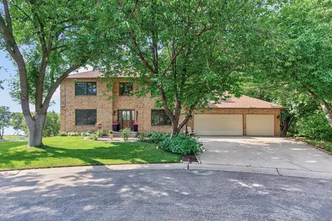 8945 Dallas Ln N, Maple Grove, MN 55369