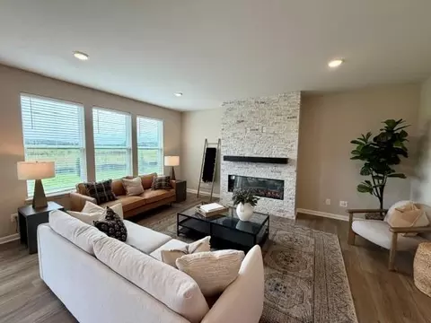 4633 Island Park Dr, Woodbury, MN 55129