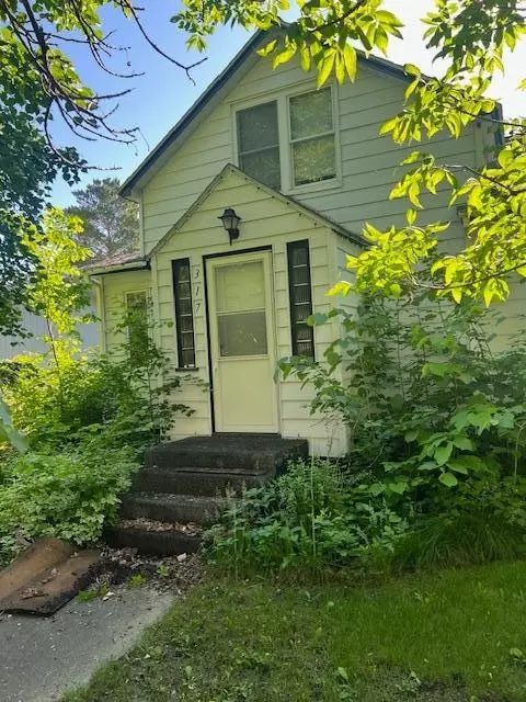 317 1st Ave SW, Hankinson, ND 58041