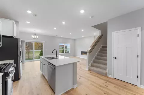 675 Tulare Ter, Newport, MN 55055
