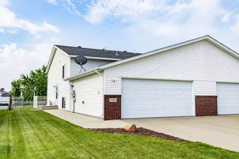 955 42nd Ave W, West Fargo, ND 58078
