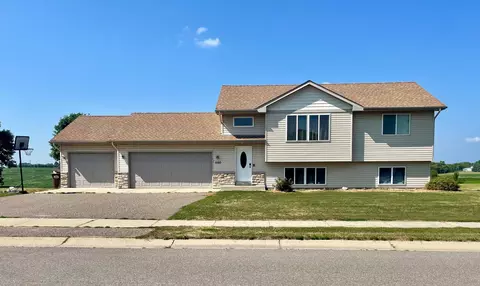 1050 Forest City Blvd NW, Maple Lake, MN 55358