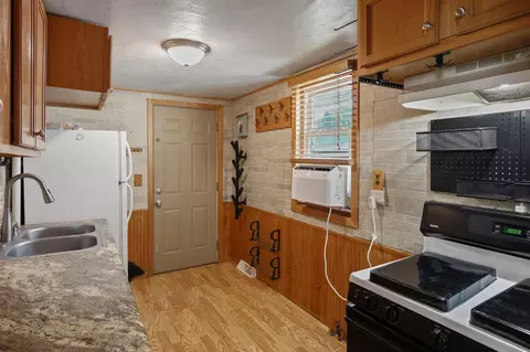 Entry Way - 220 33rd Ave N, Saint Cloud, MN 56303 photo 1 of 4