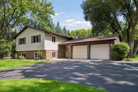 18208 Ginavale Ln, Eden Prairie, MN 55346