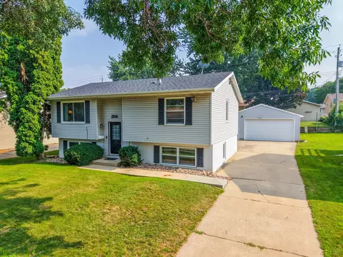 2056 44th St NW, Rochester, MN 55901