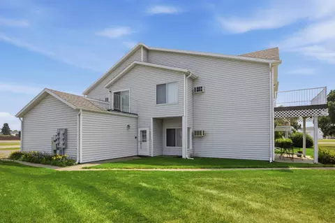 2923 32nd St S, Moorhead, MN 56560